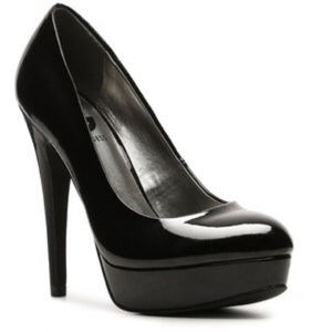 Guess Black patent leather platform pumps 6 NEW